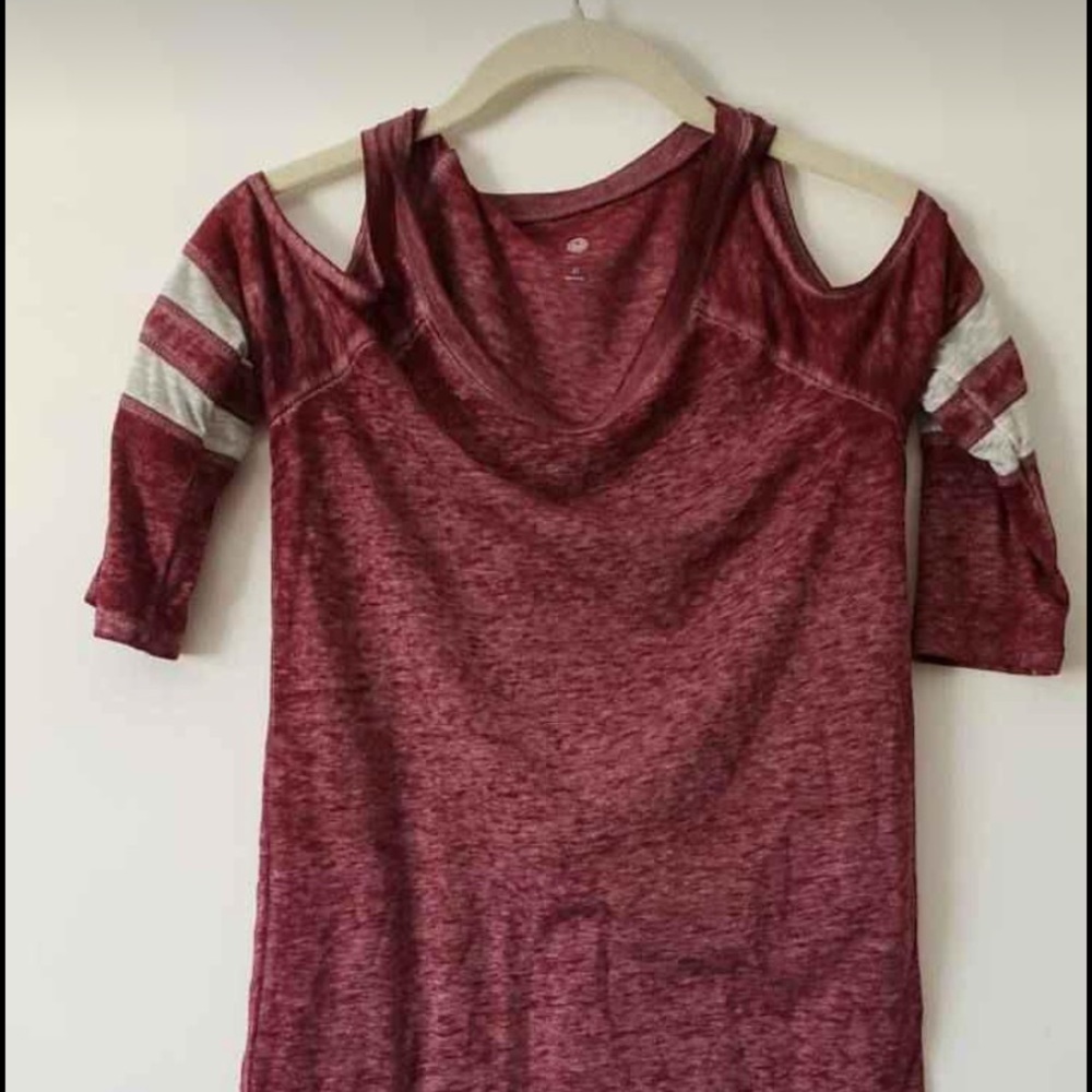 maroon 3/4 sleeve